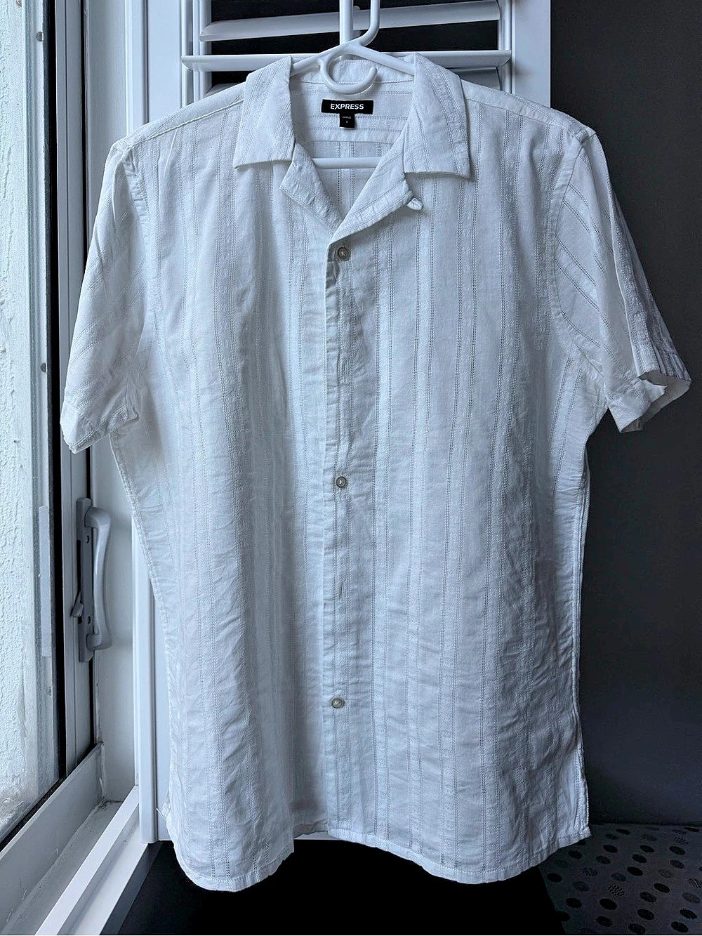Express Men's White Textured Stripe Camp Collar Short Sleeve Shirt S